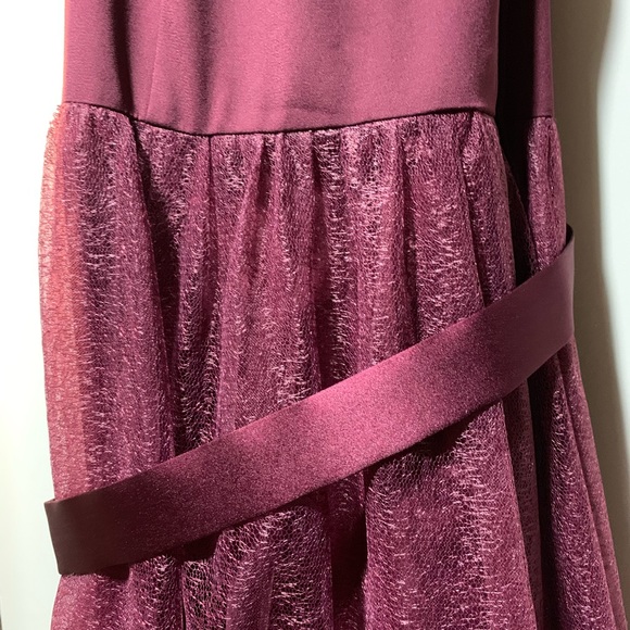 Vera Wang CREPE AND TULLE T-BACK BRIDESMAID DRESS - Picture 5 of 5